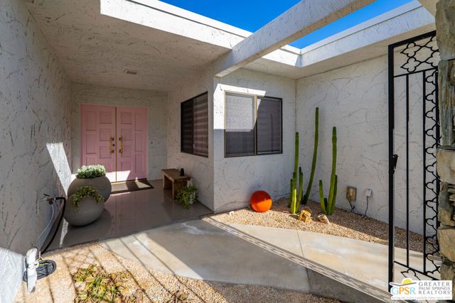 2324 Camino Vida, Palm Springs, CA 92264