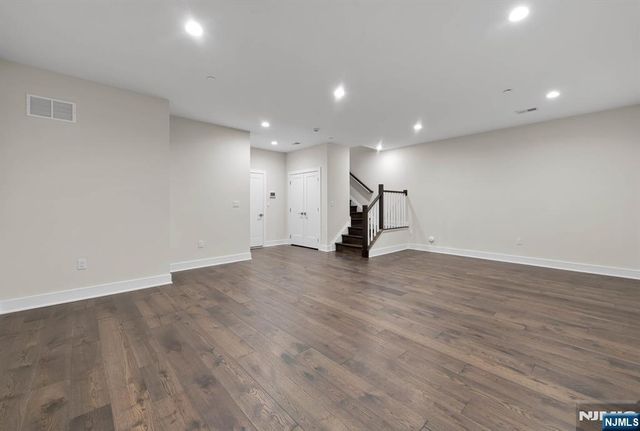 92 Cinnamon Drive, Upper Saddle River, NJ 07458
