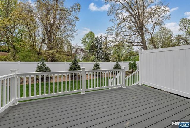 92 Cinnamon Drive, Upper Saddle River, NJ 07458