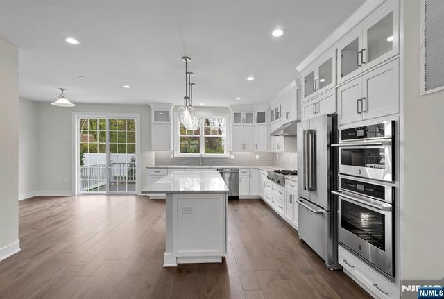 92 Cinnamon Drive, Upper Saddle River, NJ 07458