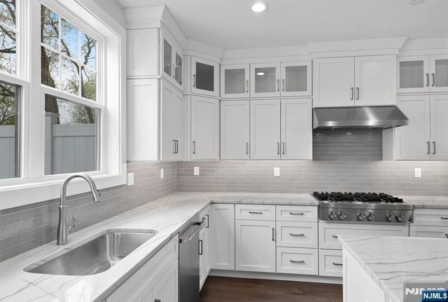 92 Cinnamon Drive, Upper Saddle River, NJ 07458