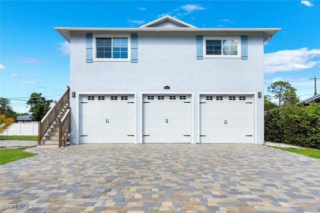 3561 Thomasson DR, Naples, FL 34112