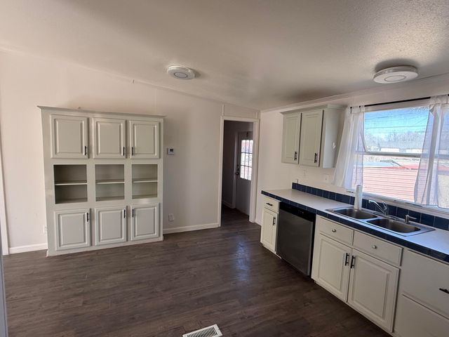 1211 Avenue M, Levelland, TX 79336