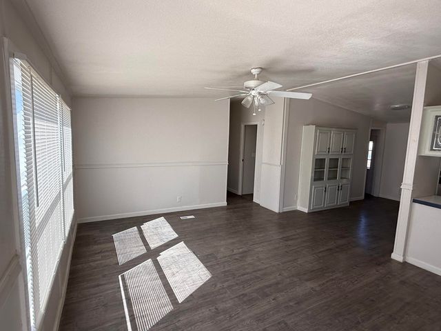 1211 Avenue M, Levelland, TX 79336