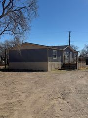 1211 Avenue M, Levelland, TX 79336
