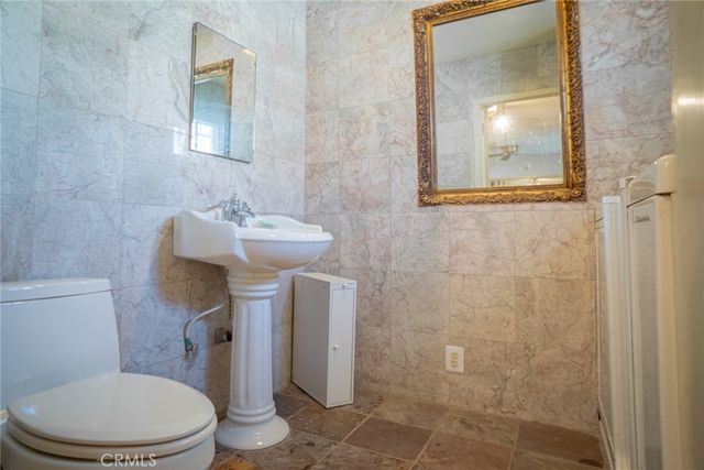 5934 Madden, Los Angeles, CA 90043