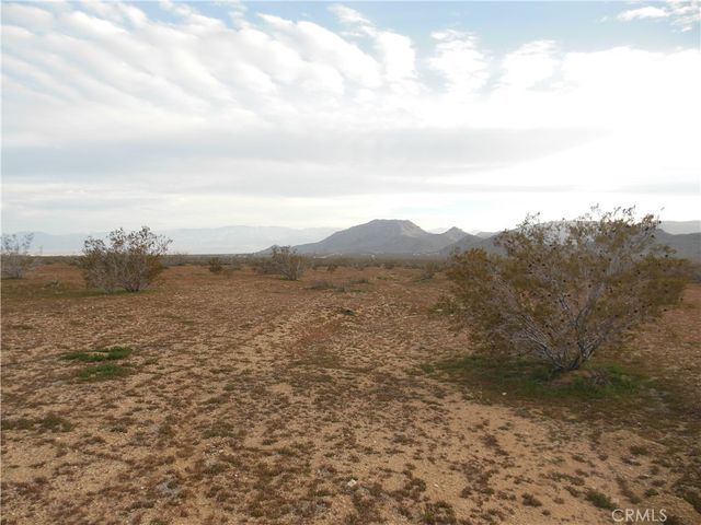 22000 Lorraine Avenue, Lucerne Valley, CA 92356