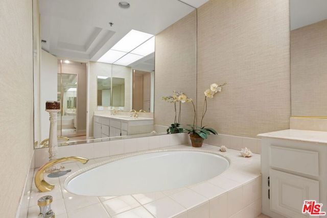 2132 Century Park Lane 103, Los Angeles, CA 90067