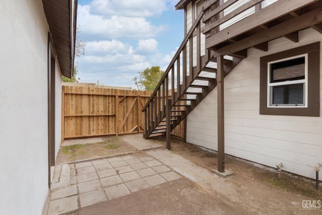 710 Washington Avenue, Bakersfield, CA 93308