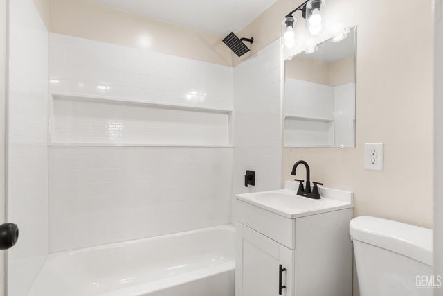 710 Washington Avenue, Bakersfield, CA 93308