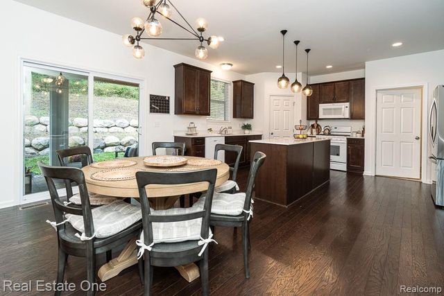 201 Beechview Drive, Rochester, MI 48306