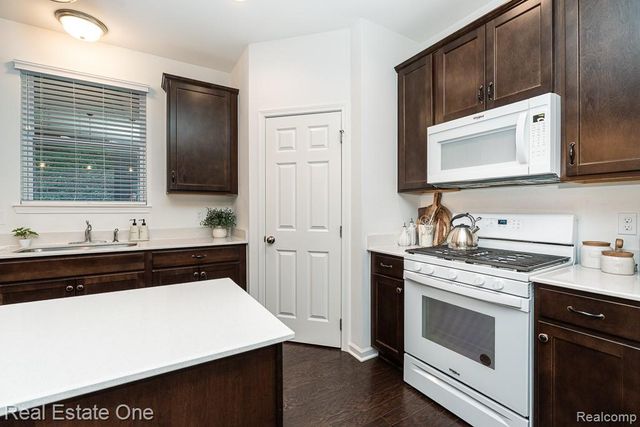 201 Beechview Drive, Rochester, MI 48306