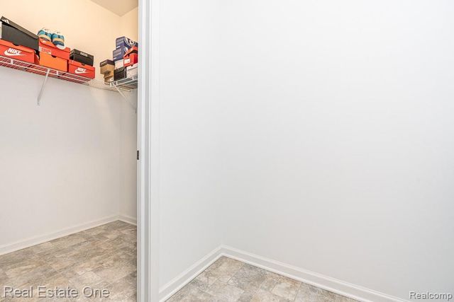 201 Beechview Drive, Rochester, MI 48306