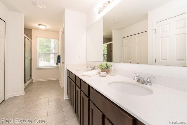 201 Beechview Drive, Rochester, MI 48306