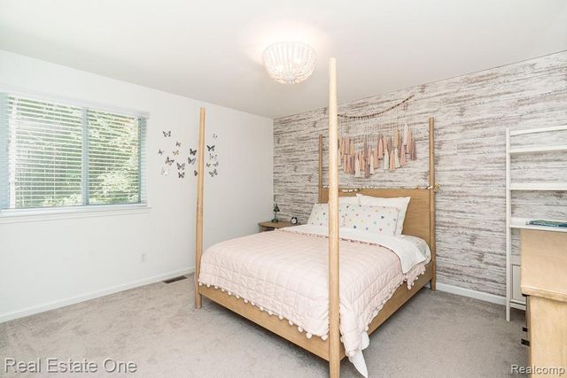 201 Beechview Drive, Rochester, MI 48306
