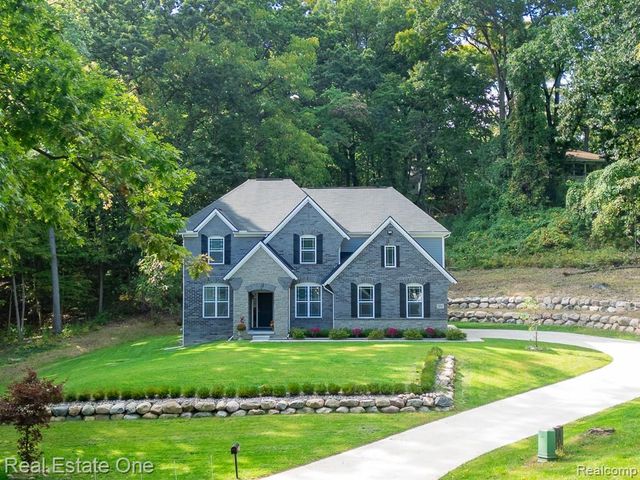 201 Beechview Drive, Rochester, MI 48306