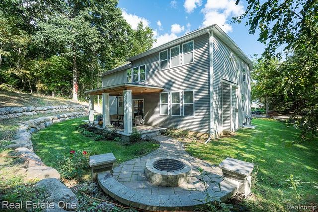 201 Beechview Drive, Rochester, MI 48306