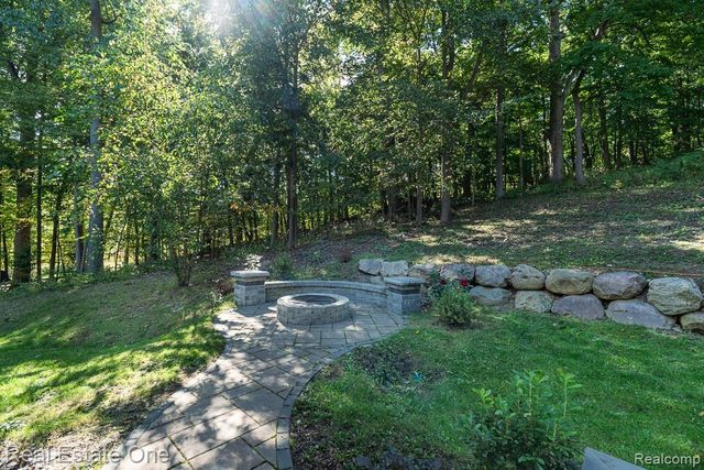 201 Beechview Drive, Rochester, MI 48306