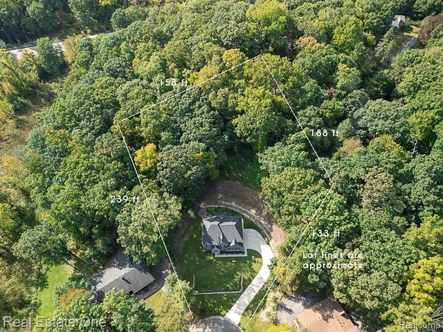 201 Beechview Drive, Rochester, MI 48306