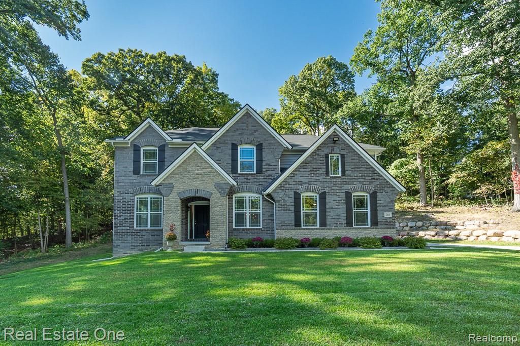 201 Beechview Drive, Rochester, MI 48306