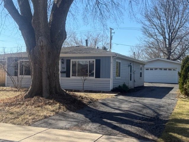 16 N Fairlawn Avenue, Mundelein, IL 60060