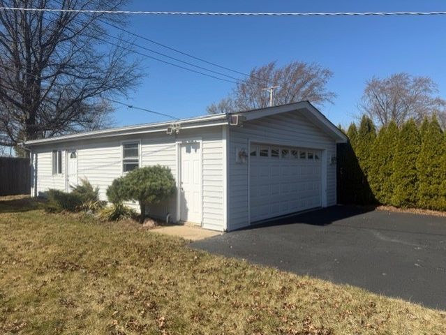 16 N Fairlawn Avenue, Mundelein, IL 60060