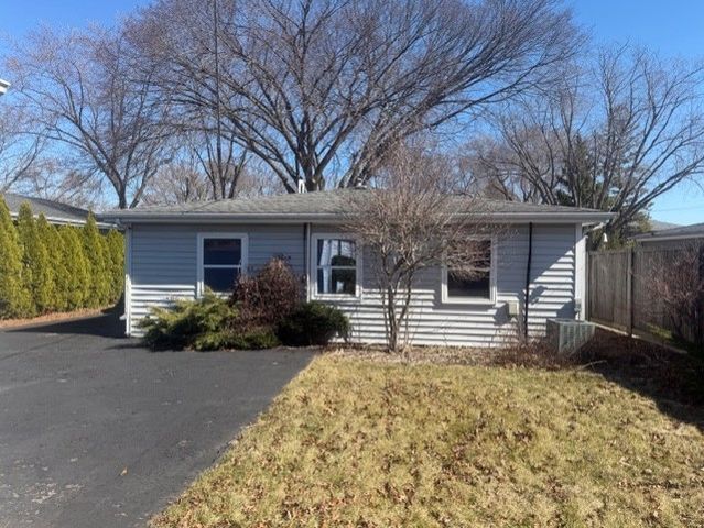 16 N Fairlawn Avenue, Mundelein, IL 60060