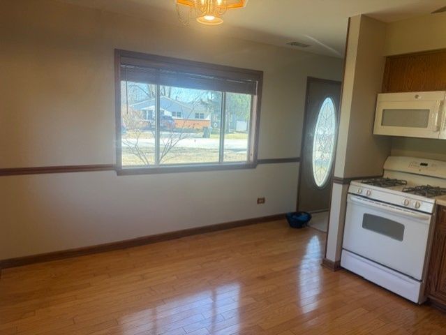 16 N Fairlawn Avenue, Mundelein, IL 60060