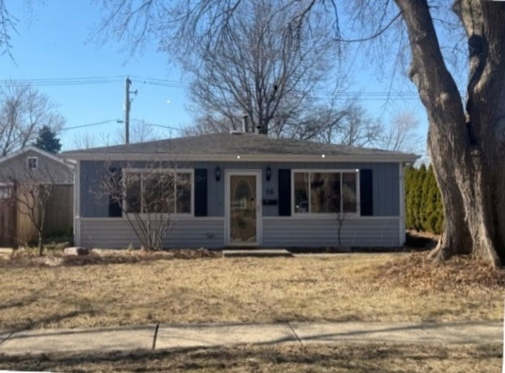 16 N Fairlawn Avenue, Mundelein, IL 60060