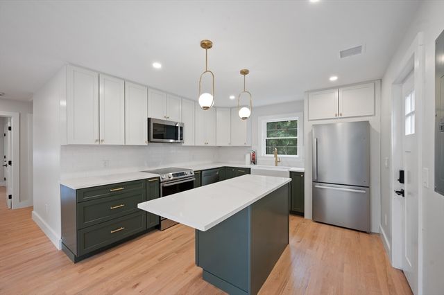 19 Whitehorse 19, Hingham, MA 02043