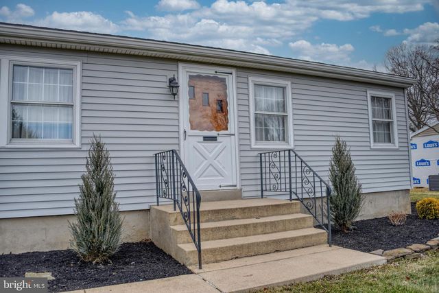 420 E MAPLE ST, Cleona, PA 17042