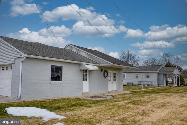 420 E MAPLE ST, Cleona, PA 17042