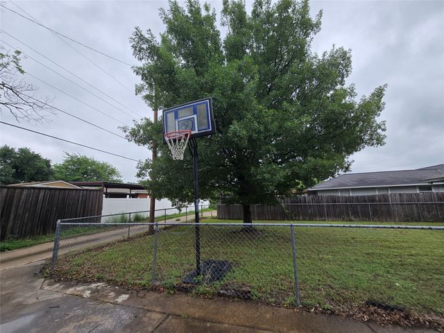 509 Arbor Lane, Lancaster, TX 75134