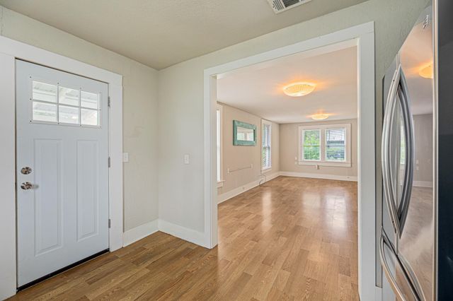 322 Blanco ST, Luling, TX 78648