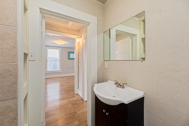 322 Blanco ST, Luling, TX 78648