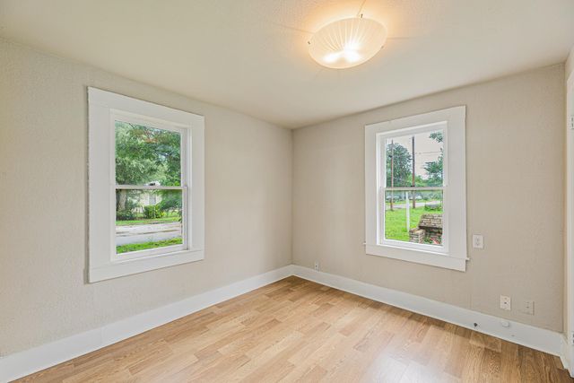 322 Blanco ST, Luling, TX 78648