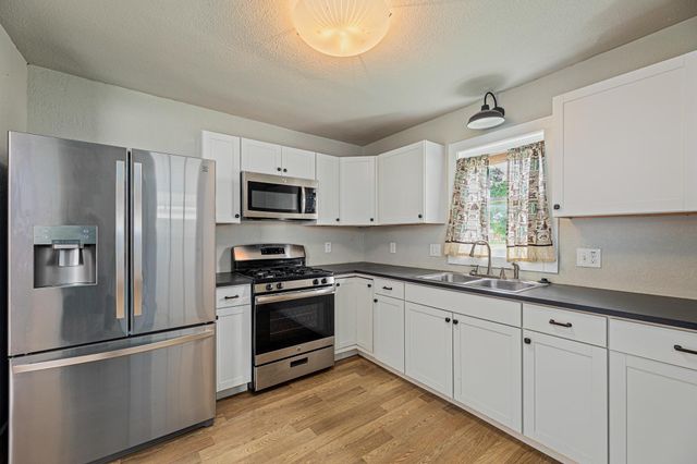 322 Blanco ST, Luling, TX 78648