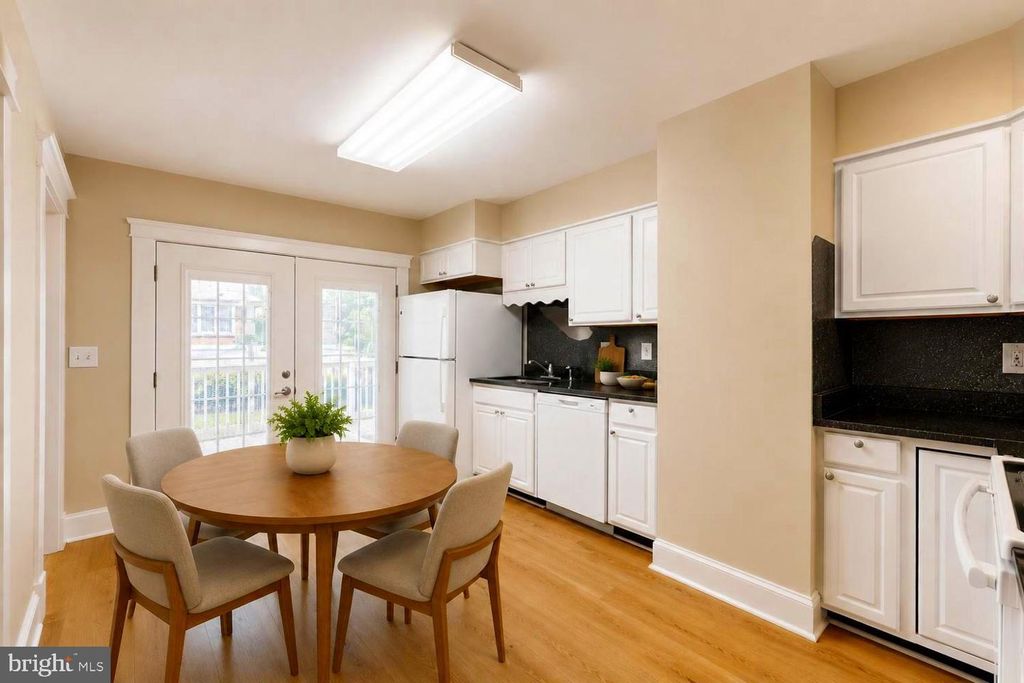 Image 14 of property listing at 411 N ROCK GLEN RD, Baltimore, MD 21229