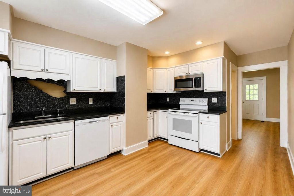 Image 16 of property listing at 411 N ROCK GLEN RD, Baltimore, MD 21229