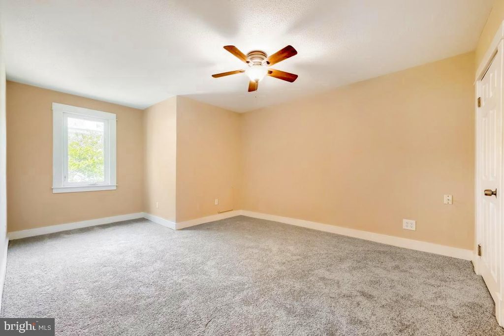Image 22 of property listing at 411 N ROCK GLEN RD, Baltimore, MD 21229