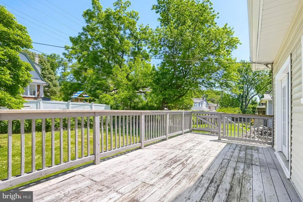 Image 31 of property listing at 411 N ROCK GLEN RD, Baltimore, MD 21229