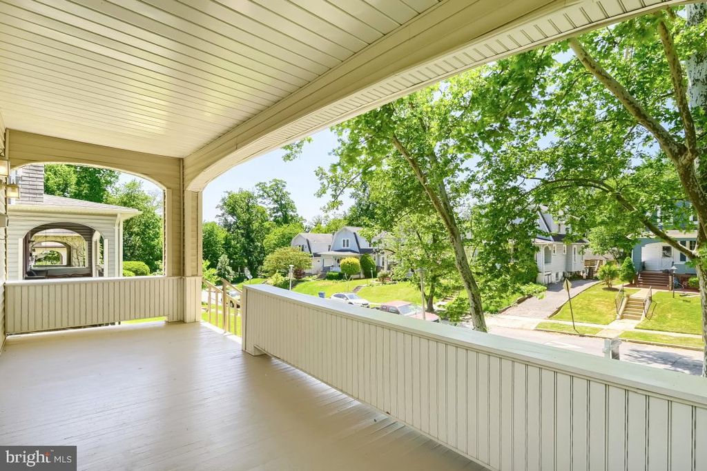 Image 6 of property listing at 411 N ROCK GLEN RD, Baltimore, MD 21229