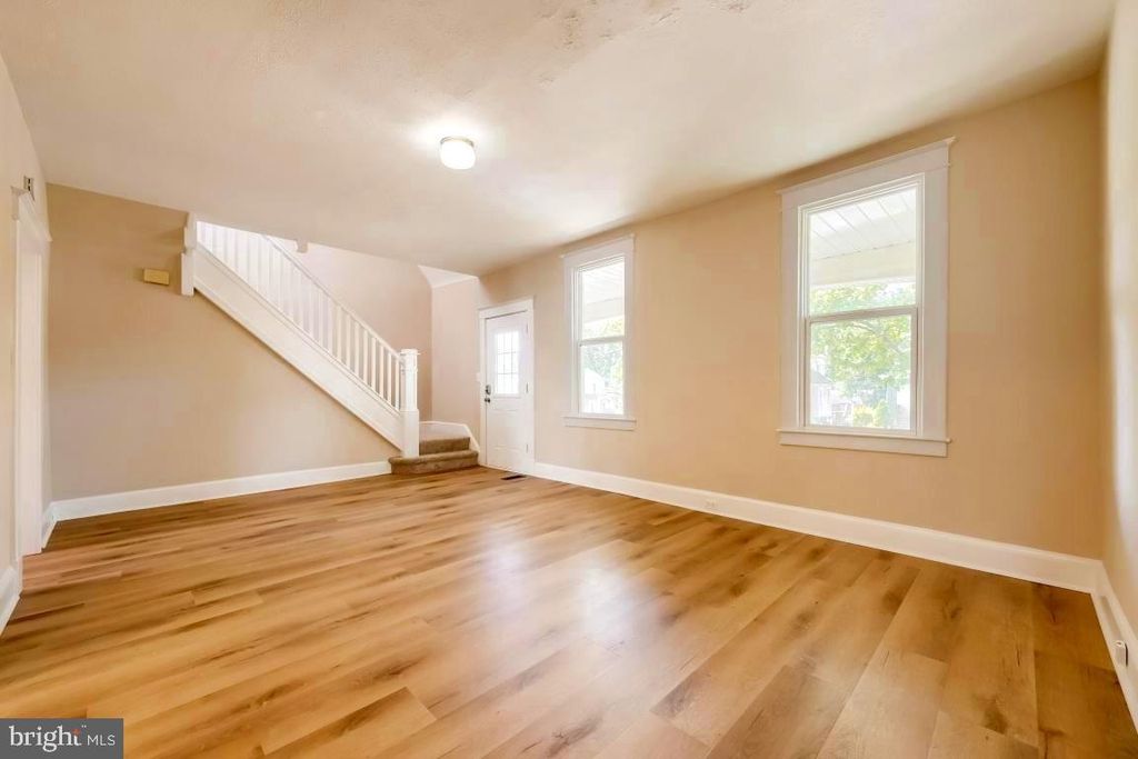 Image 8 of property listing at 411 N ROCK GLEN RD, Baltimore, MD 21229