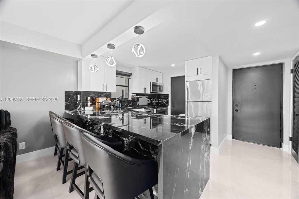 2302 S Cypress Bend Dr 306, Pompano Beach, FL 33069