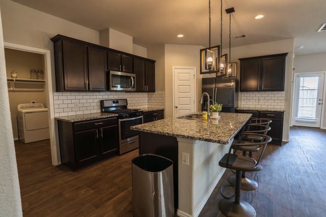 939 Petunia Falls Lane, Rosharon, TX 77583