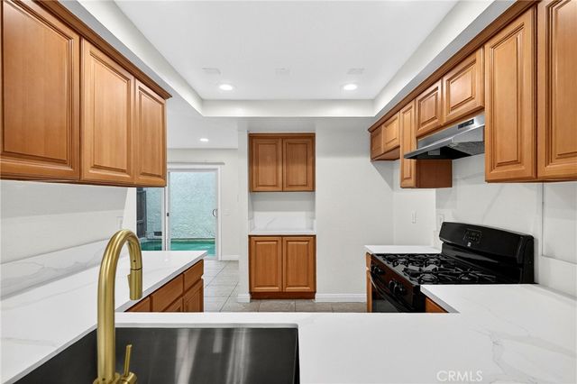 11360 166th 10, Cerritos, CA 90703