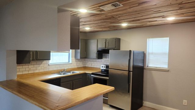 2807 W Slaughter LN B, Austin, TX 78748