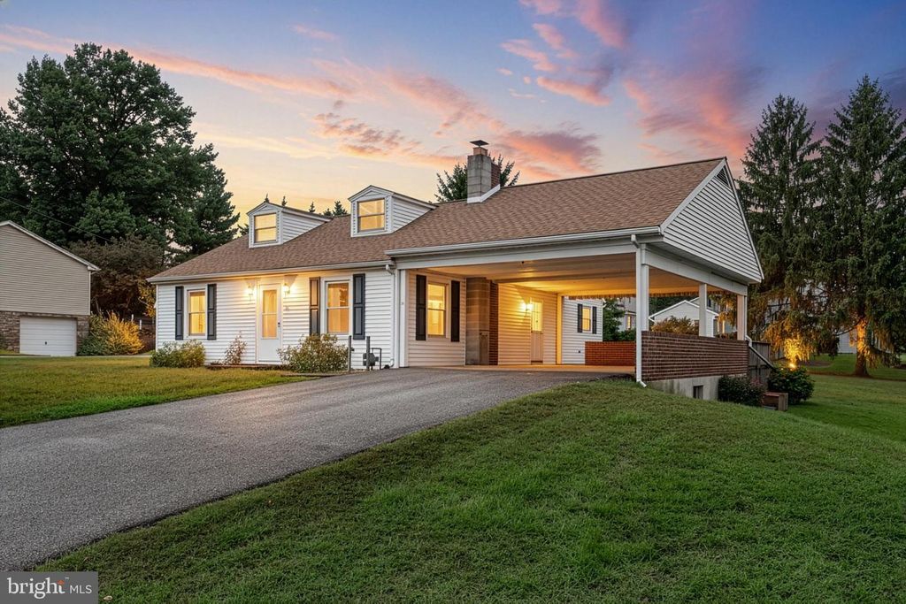 2981 SUNSET DR, Dallastown, PA 17313