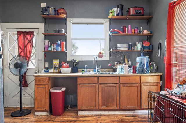 608 E Pecan ST, Taylor, TX 76574