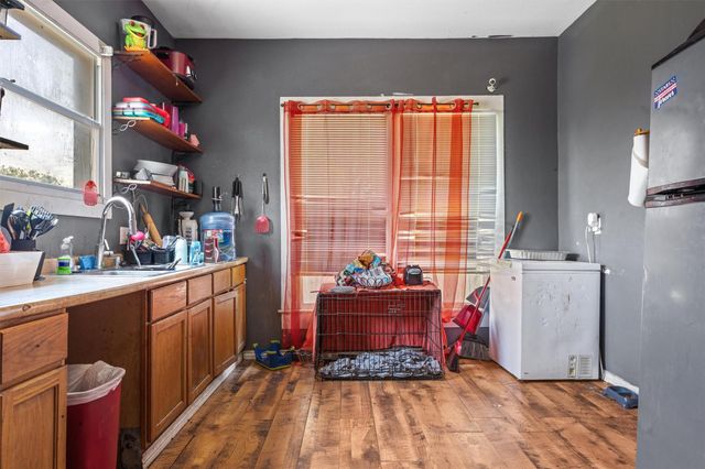 608 E Pecan ST, Taylor, TX 76574